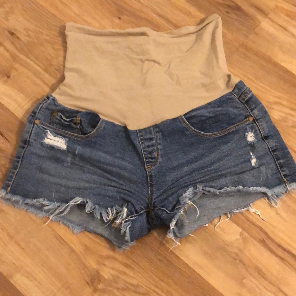 Pea in a Pod Fray Hem Maternity Shorts
